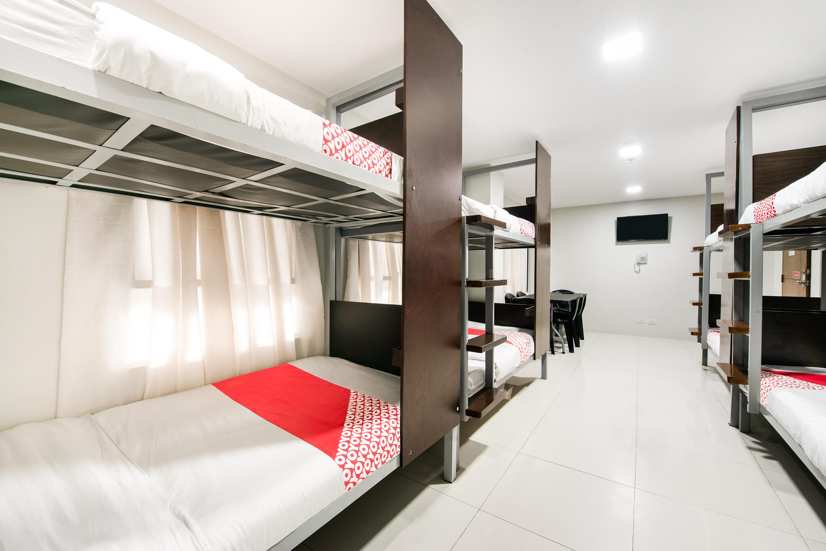 Oyo 152 Sangco Condotel Манила Экстерьер фото